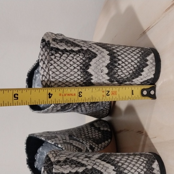 Vince Heath-B Sahara Leather Mule Sandals Size 8.5 Snake Print Block Heel Black - Picture 7 of 12